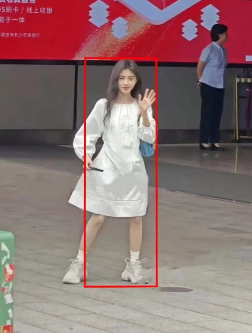 不是。。这姐原相机下就长这样吗？！