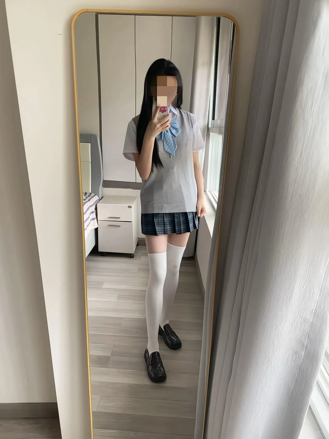 再不叫麻麻就把袜子塞你嘴里