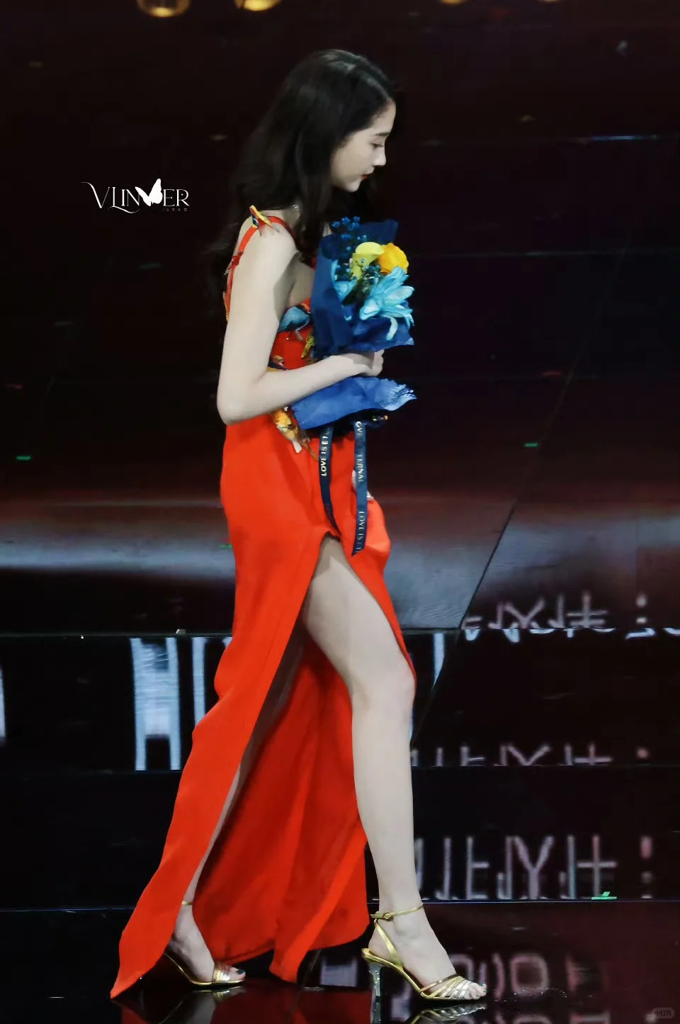 这也太美了！红裙白月光🌸