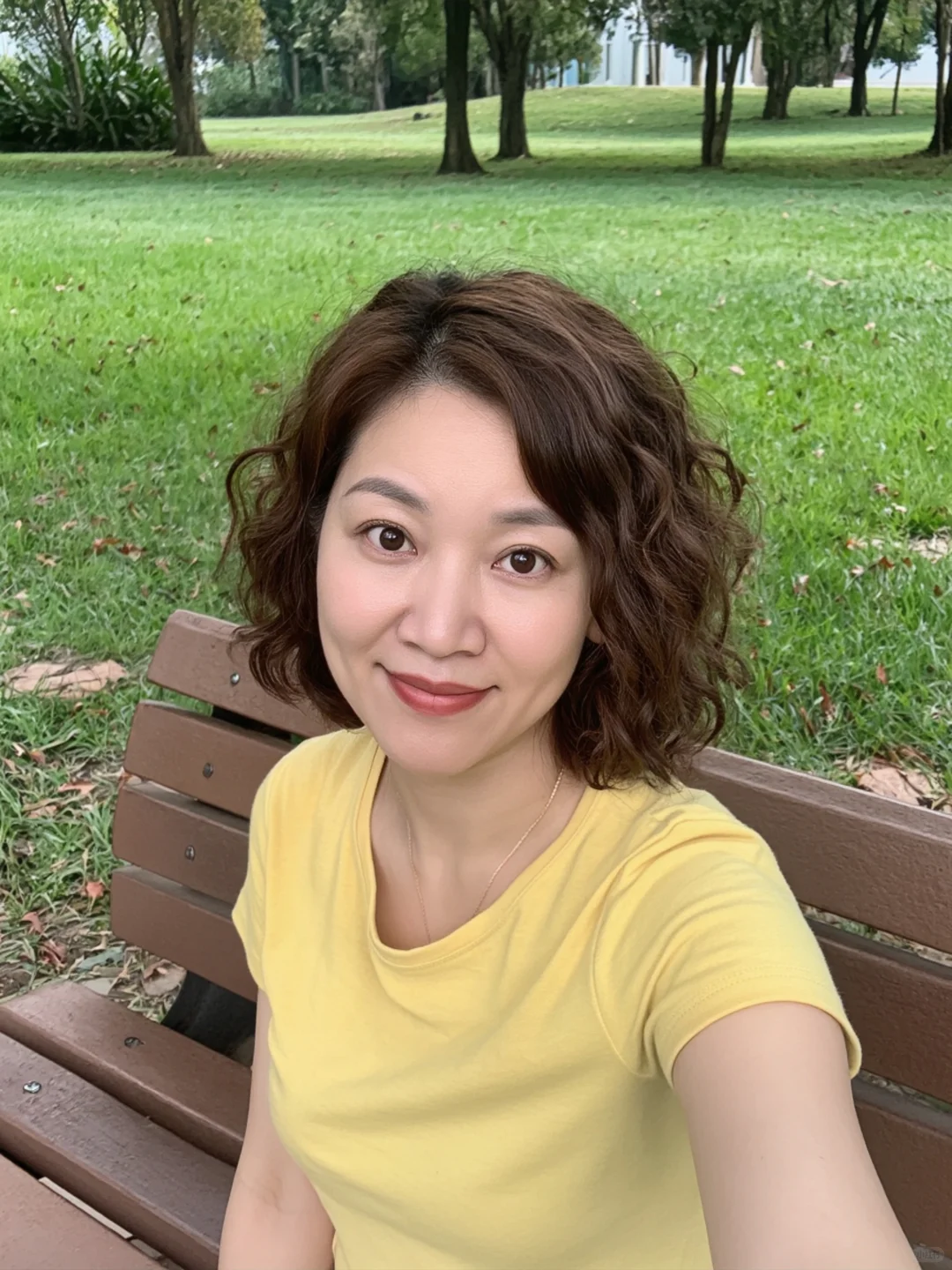 50岁怼脸拍能看到淡淡的皱纹，但那又怎样？