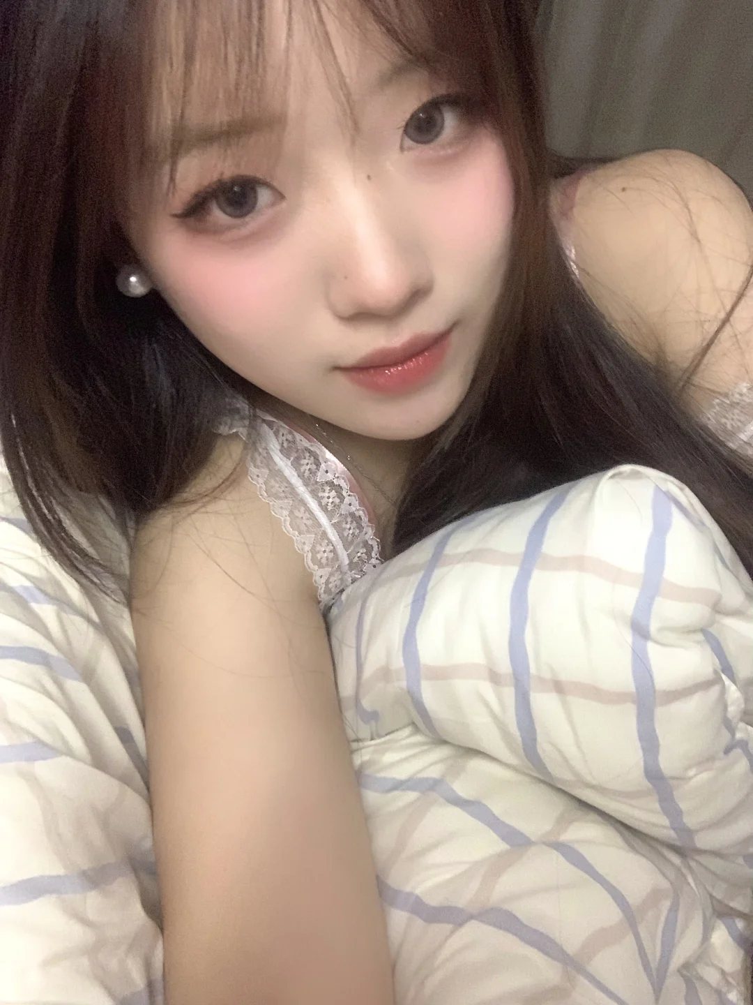 被窝拍照真的太可爱啦！