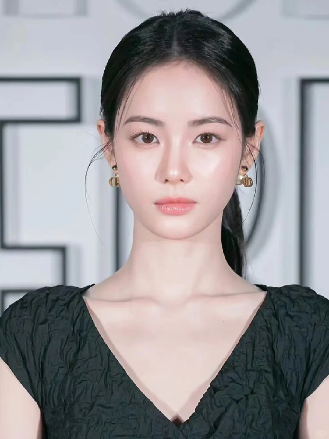 这是不是才是她现实生活中的样子？？