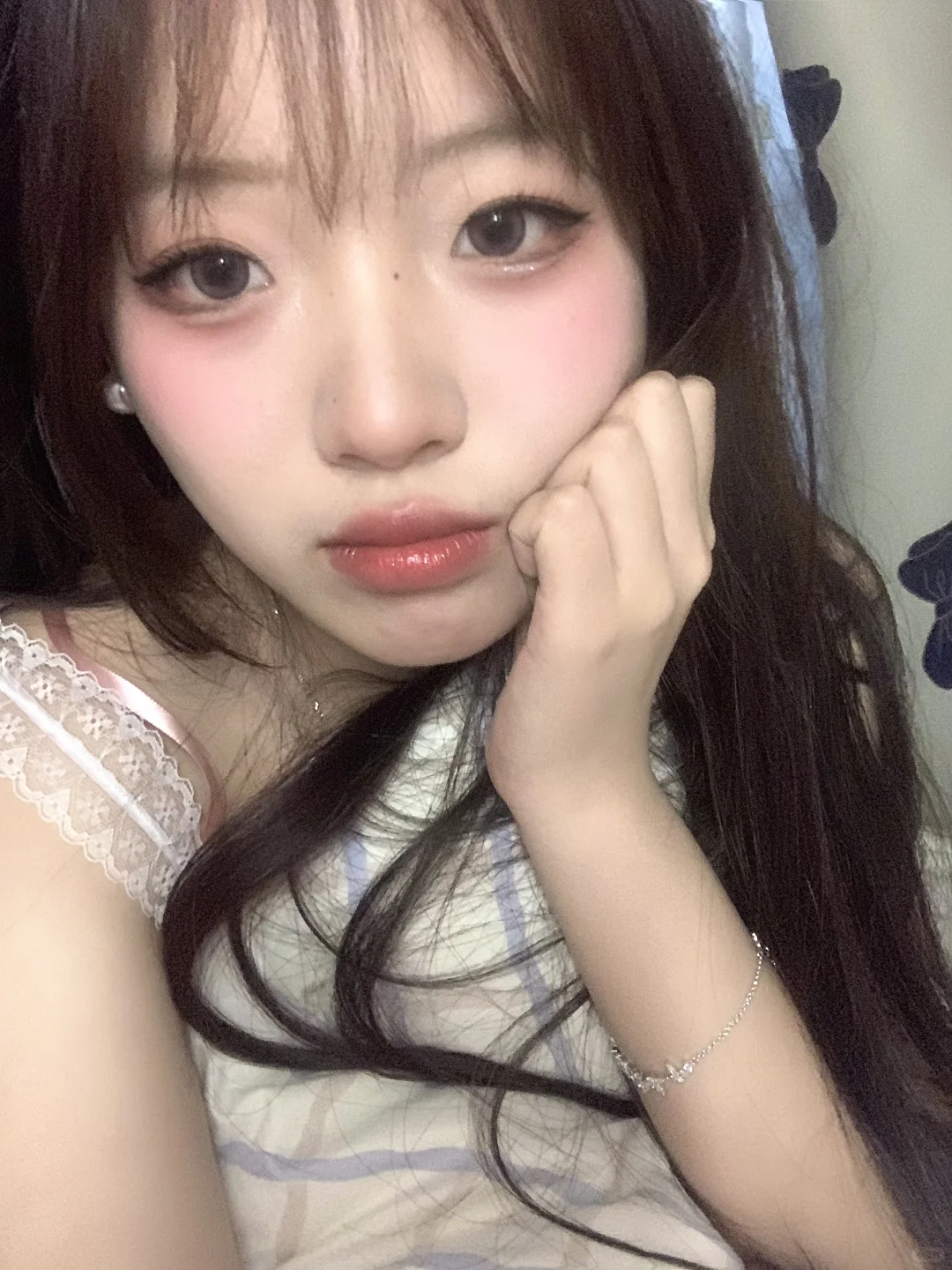 被窝拍照真的太可爱啦！