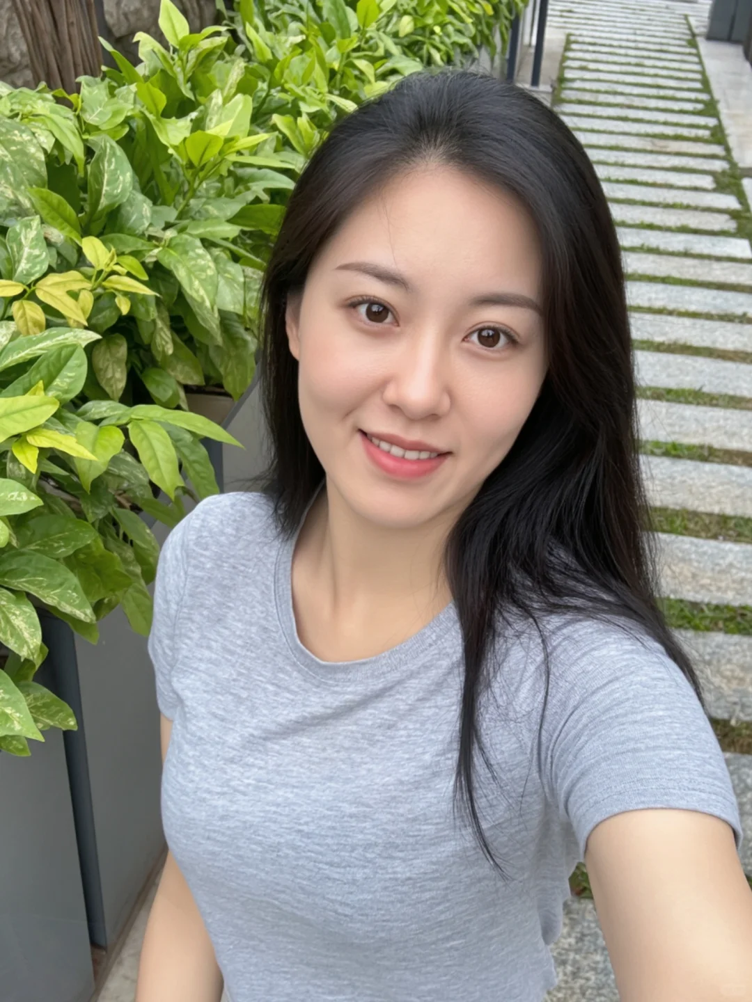 82年43岁， 素颜的美，是自信的美