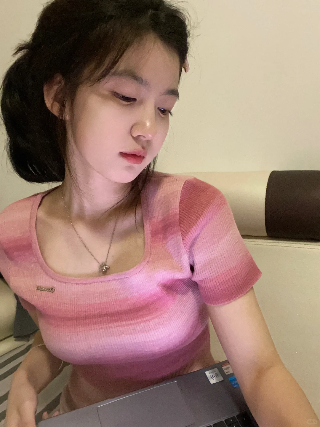 04女大|舍友说 别动你现在好漂亮