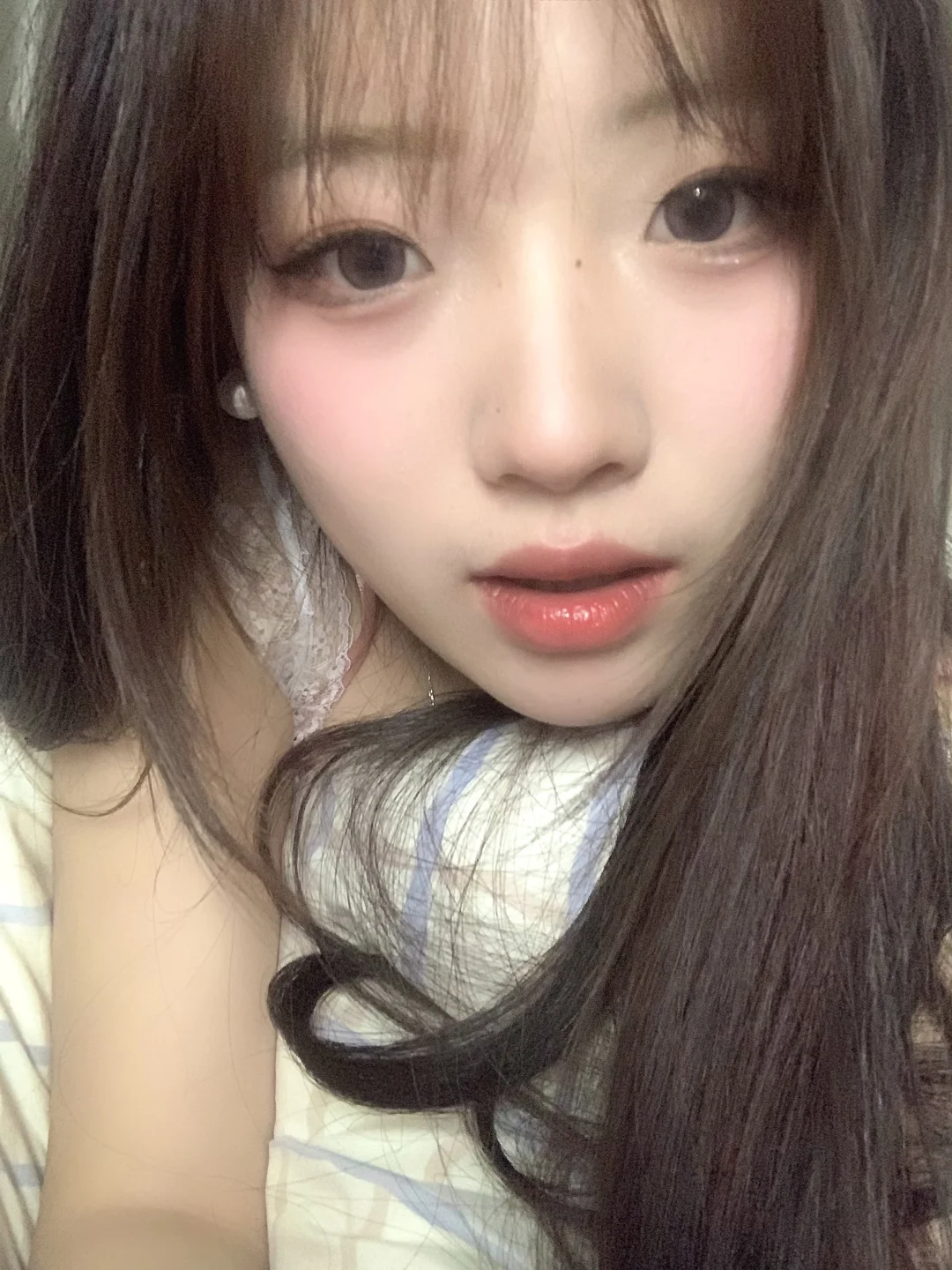 被窝拍照真的太可爱啦！