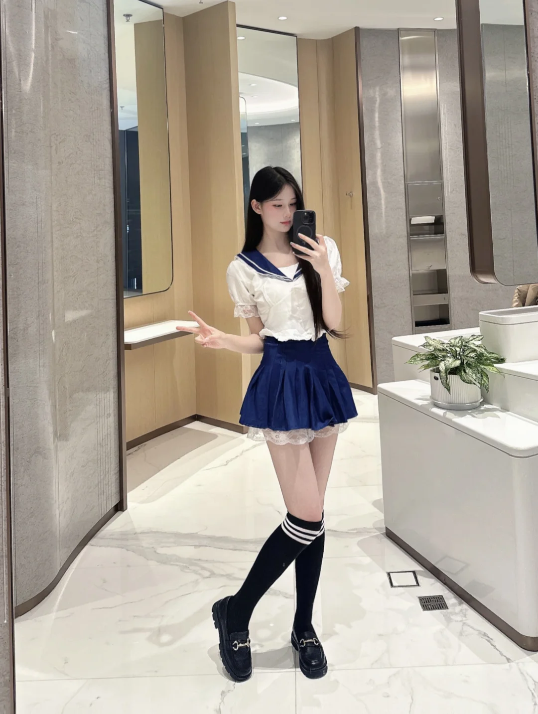 今日份ootd~水手服搭配长筒袜