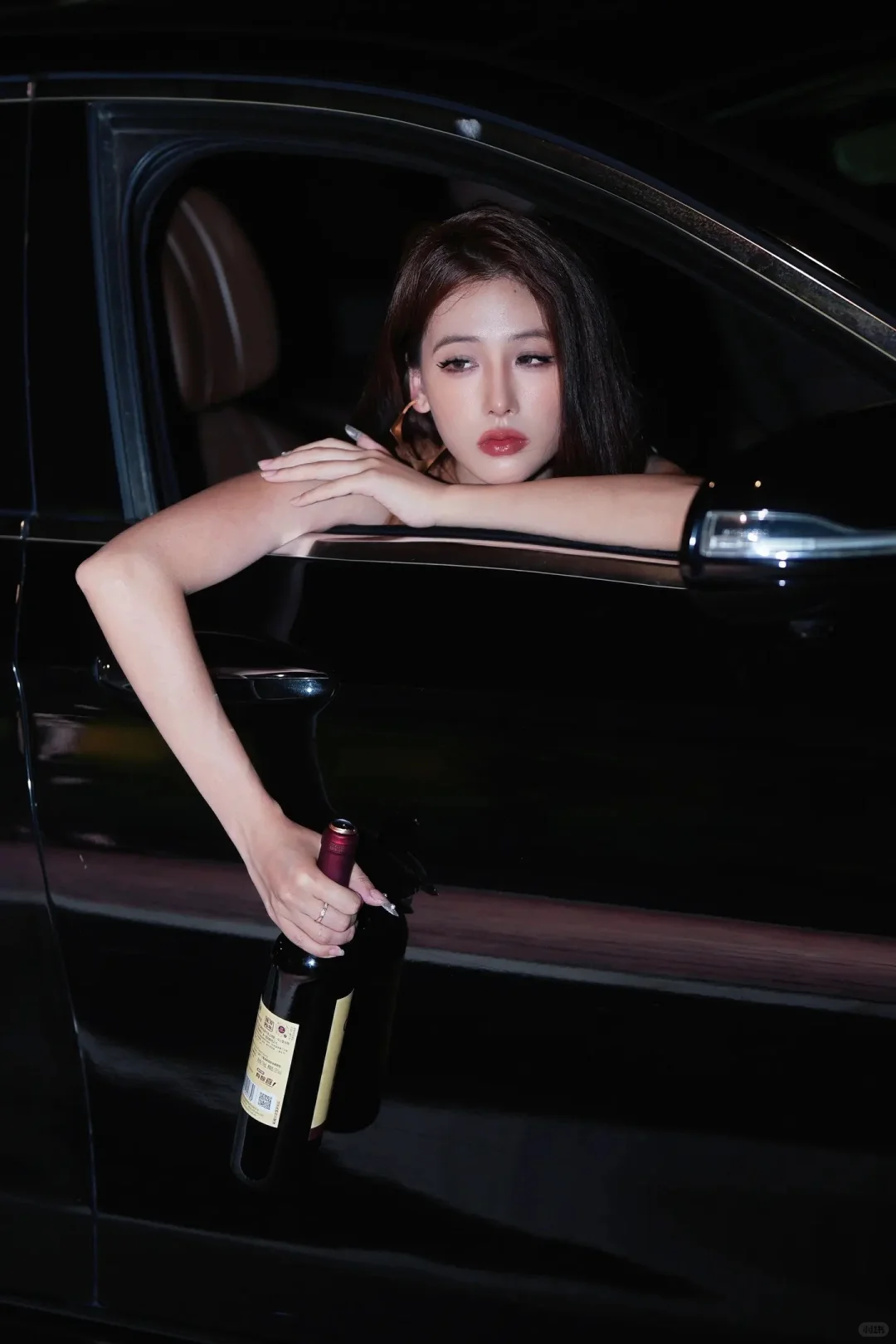 📸 夜拍车边人像干货！酒瓶+灯光=氛围感王炸