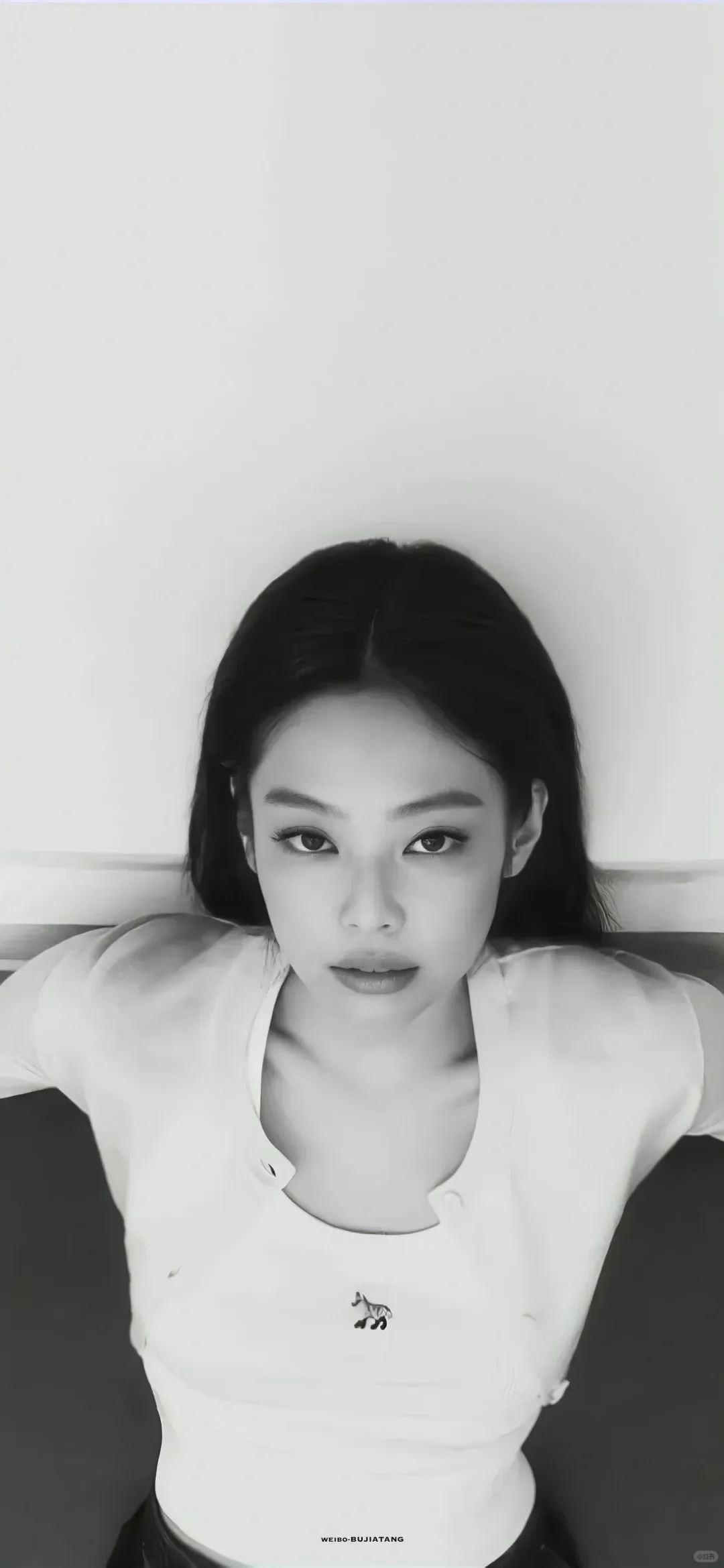 jennie黑白壁纸