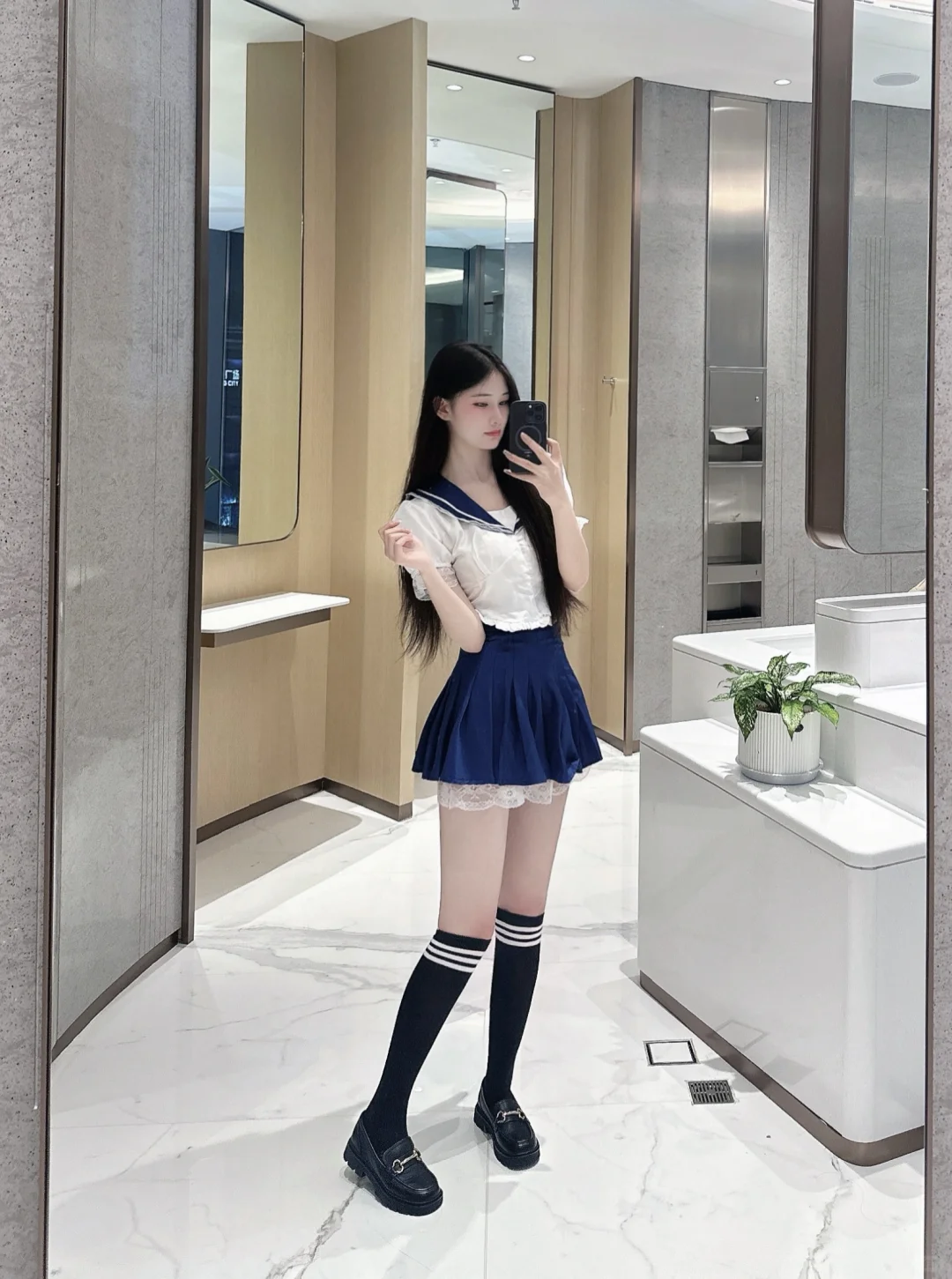今日份ootd~水手服搭配长筒袜