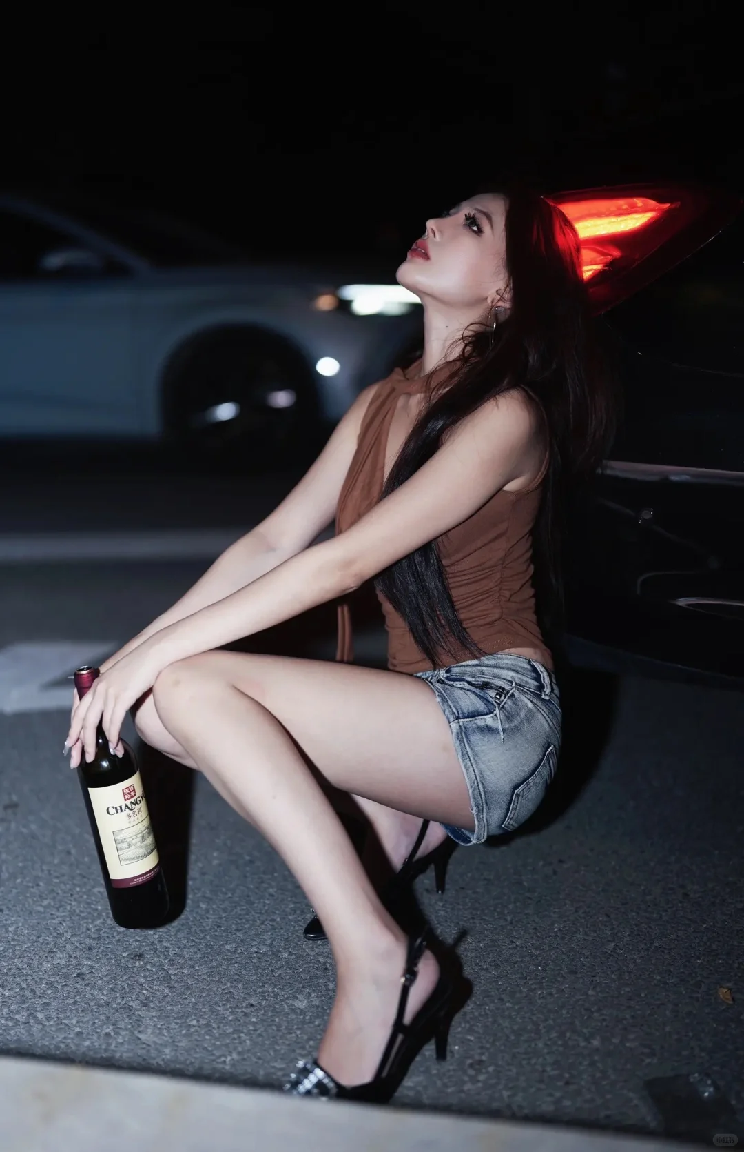 📸 夜拍车边人像干货！酒瓶+灯光=氛围感王炸