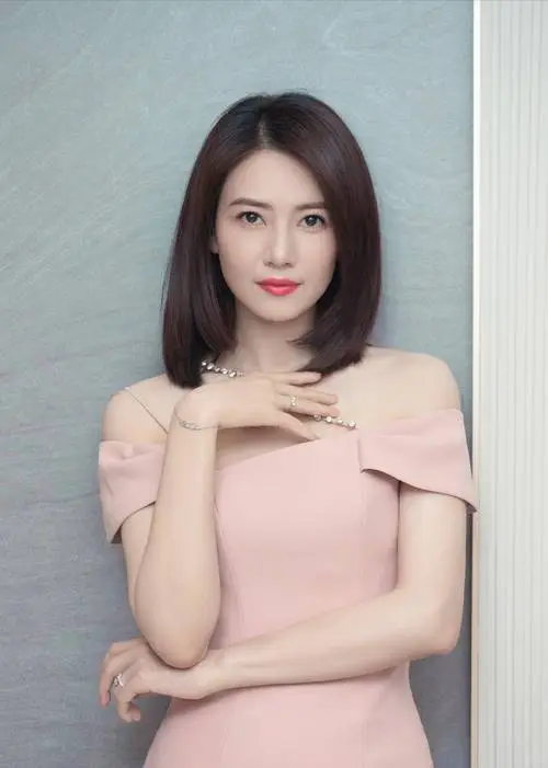  高圆圆：灵动与温柔交织的女神典范