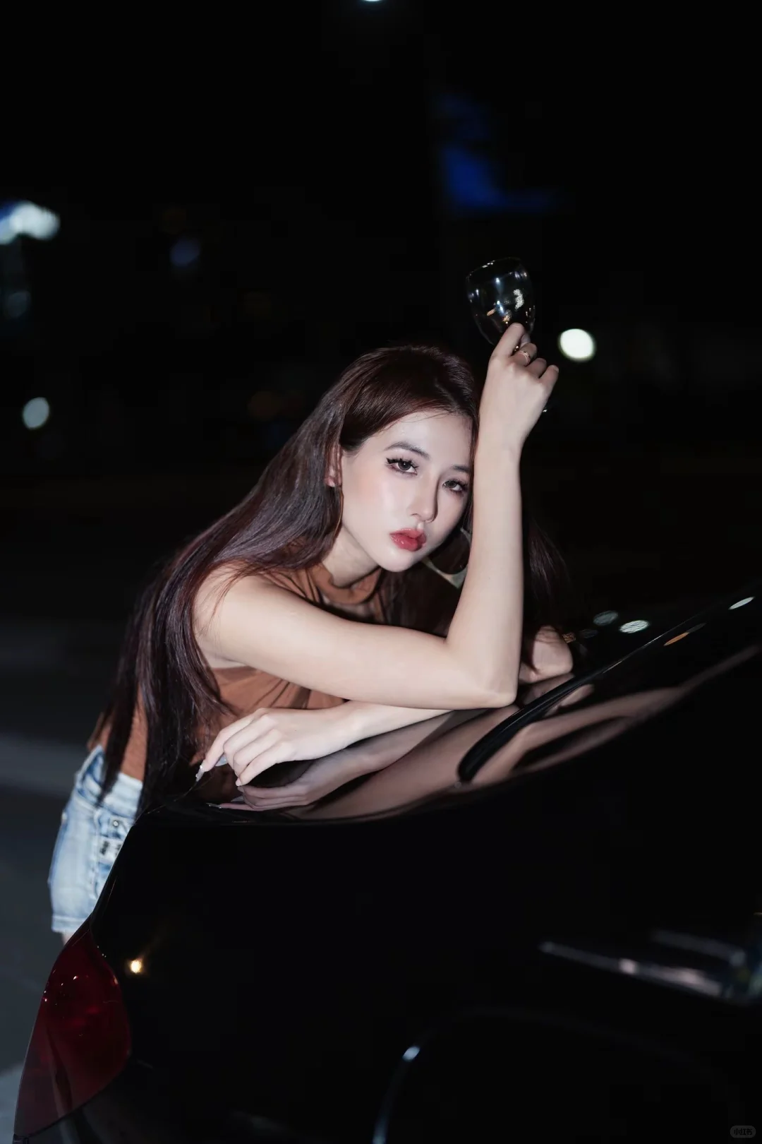📸 夜拍车边人像干货！酒瓶+灯光=氛围感王炸