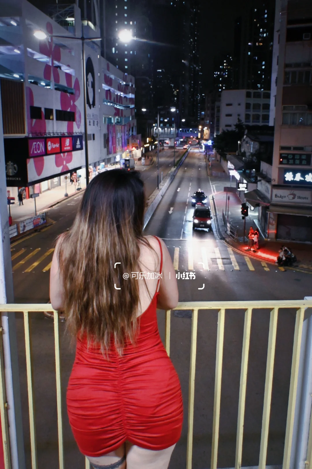 夜深人静，月光之下
