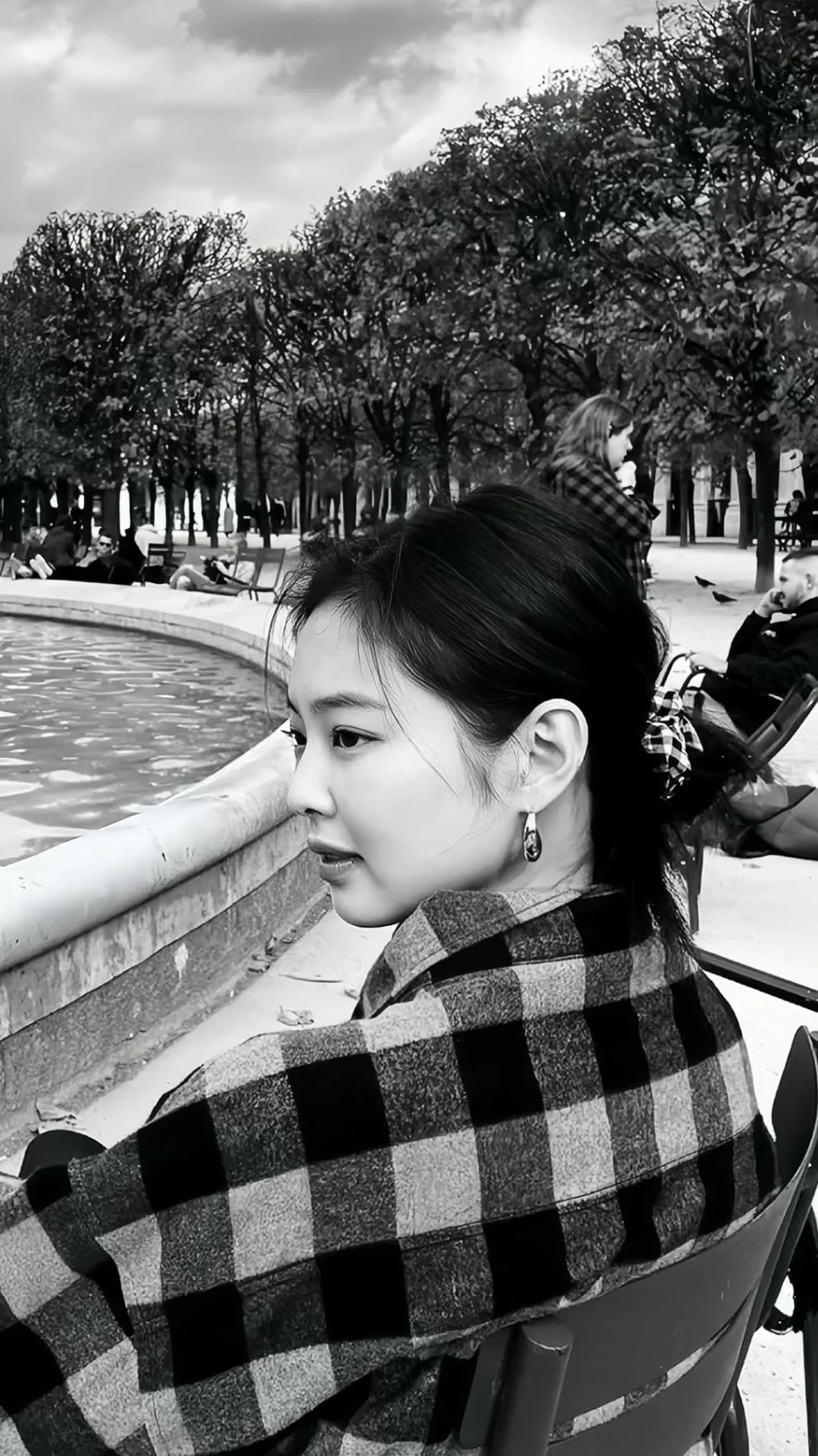 jennie黑白壁纸