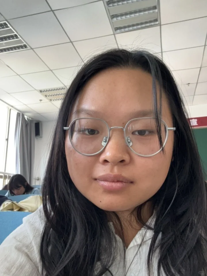 就是喜欢化浓妆去上课啦