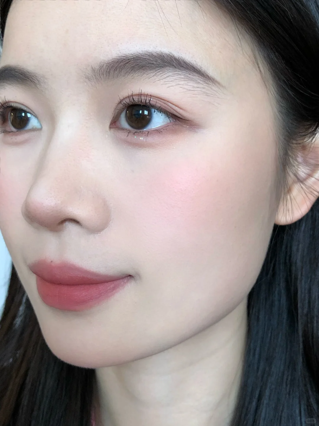 烟粉色清透淡人妆！