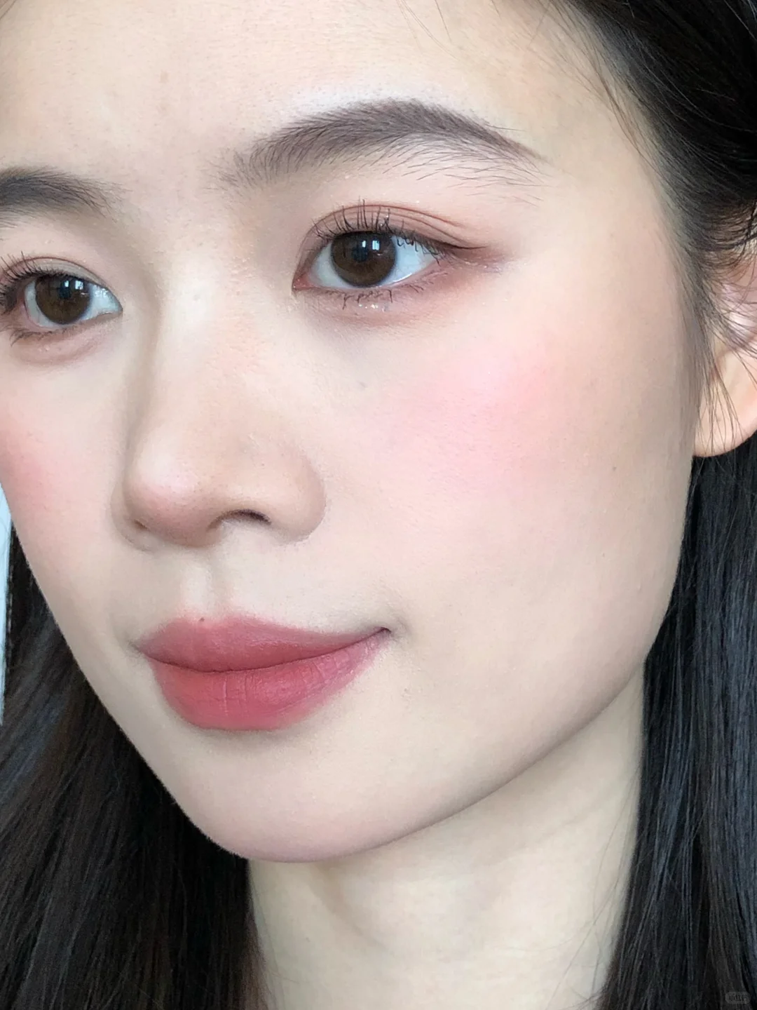 烟粉色清透淡人妆！