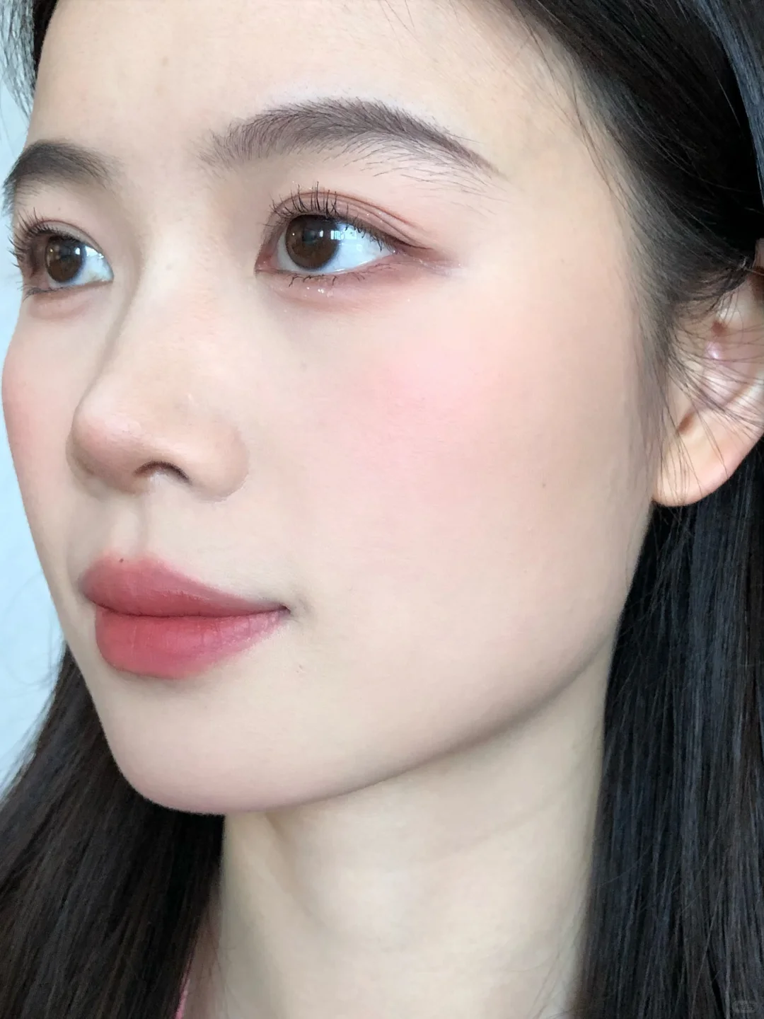烟粉色清透淡人妆！