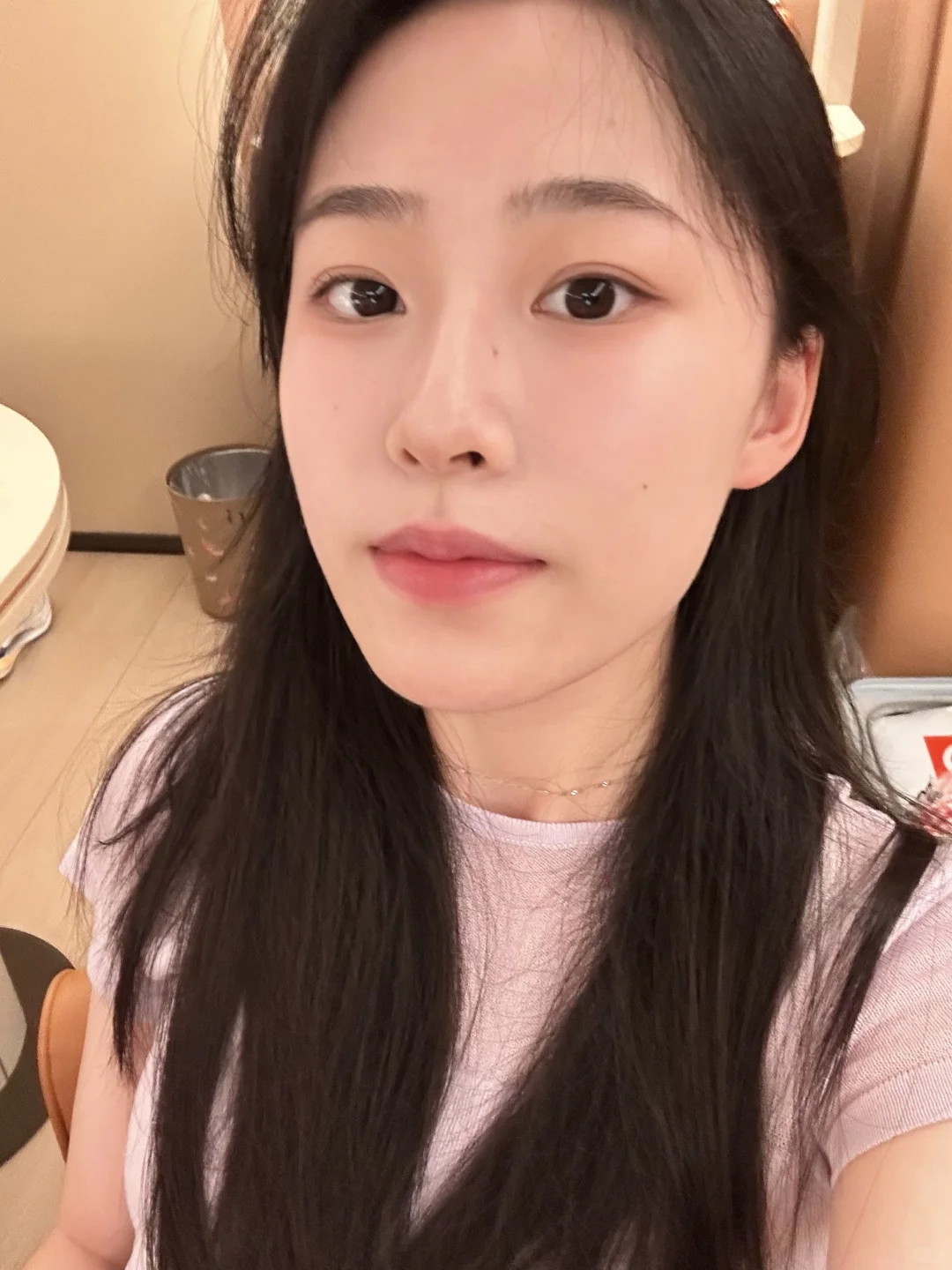 好喜欢酒店的灯光 照得皮肤看起来好好