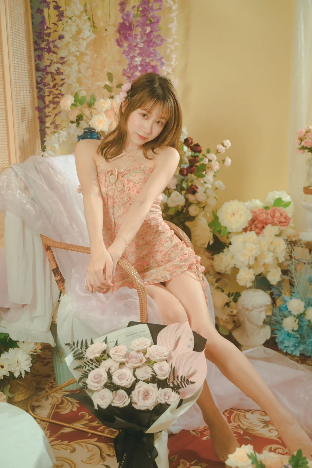 花房里的纯欲轻私房写真💐