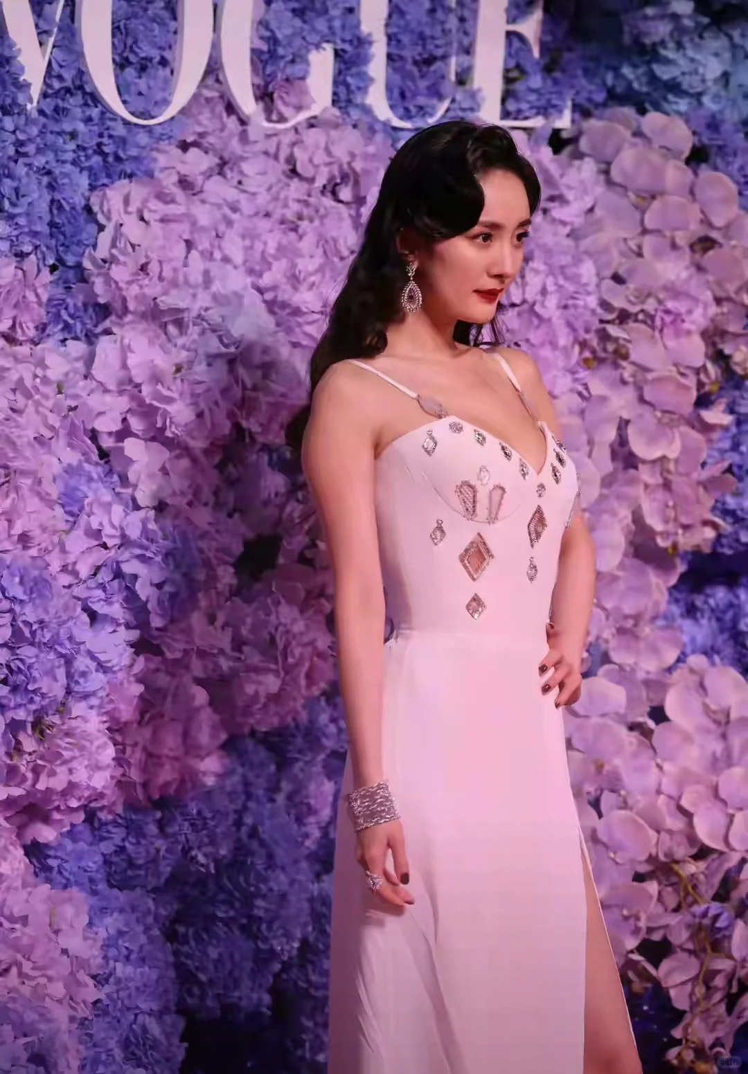 杨幂：这个造型，真的很媚…
