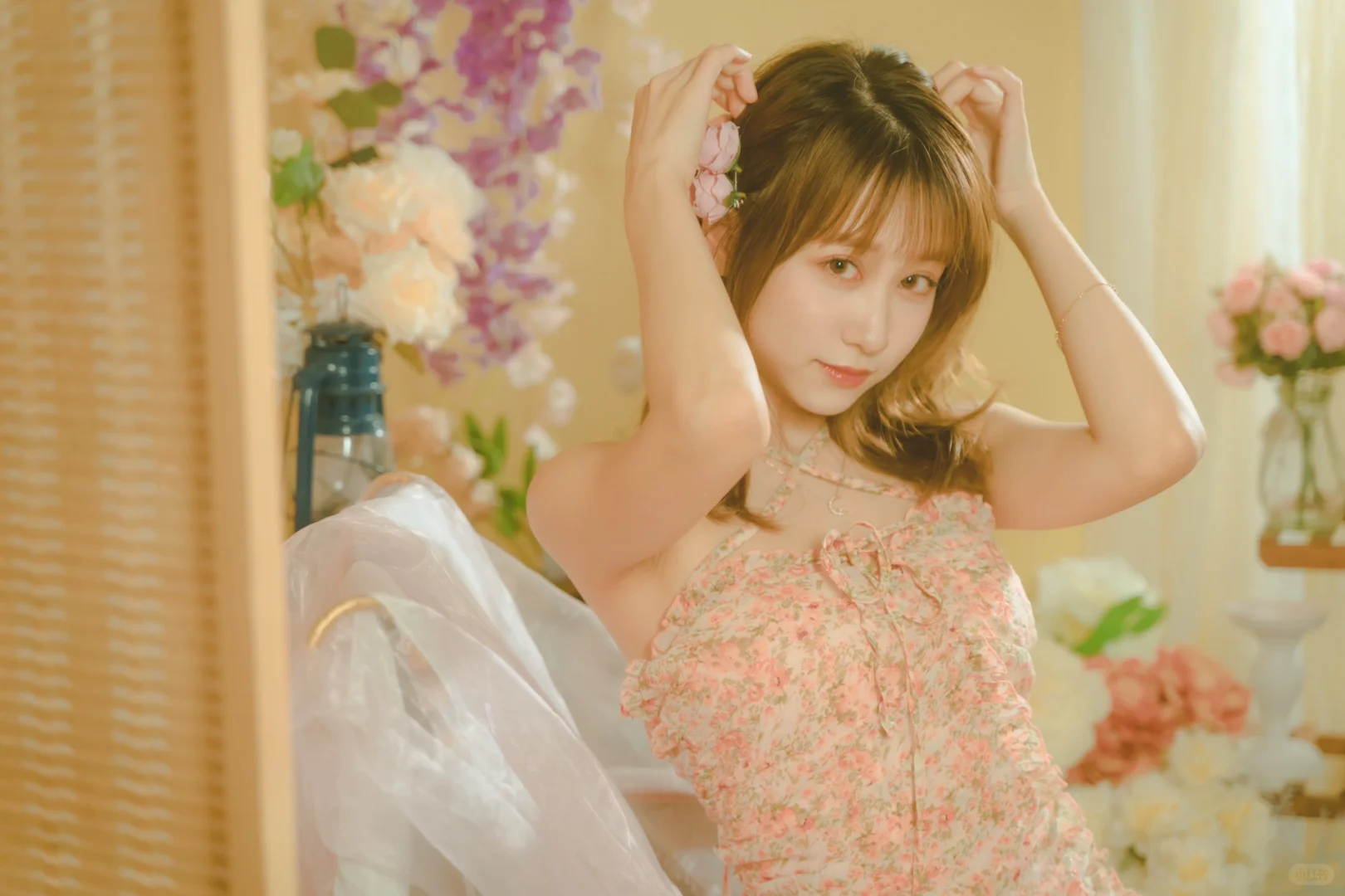 花房里的纯欲轻私房写真💐