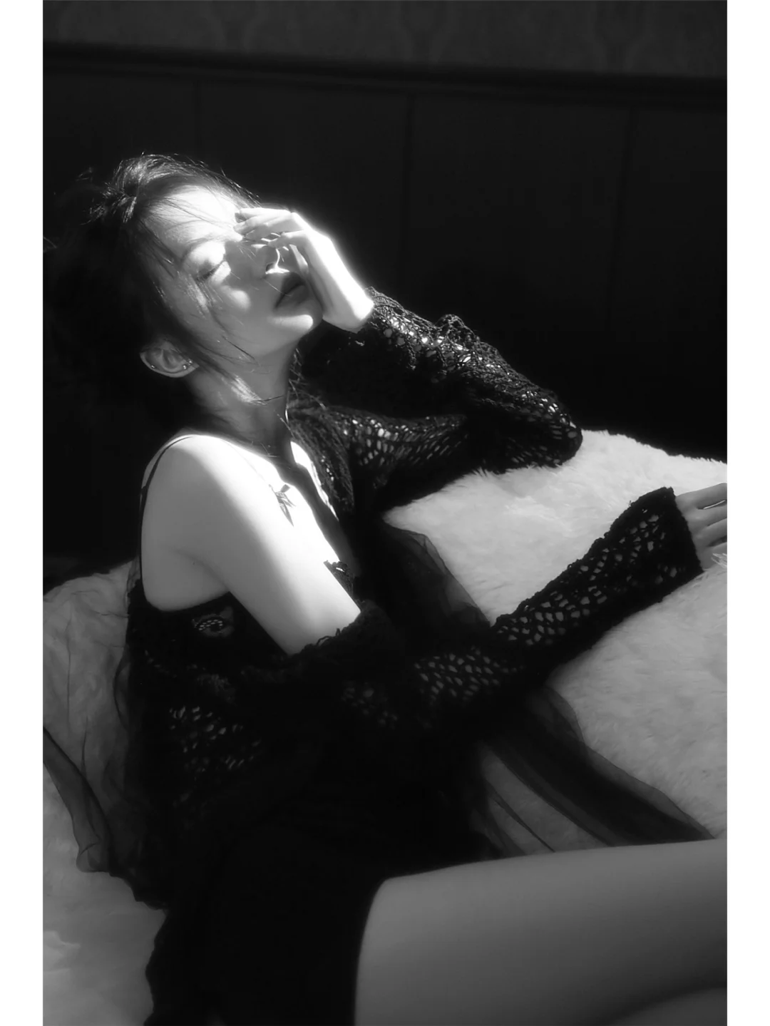 看一眼就沦陷的❗性感轻私发少女写真
