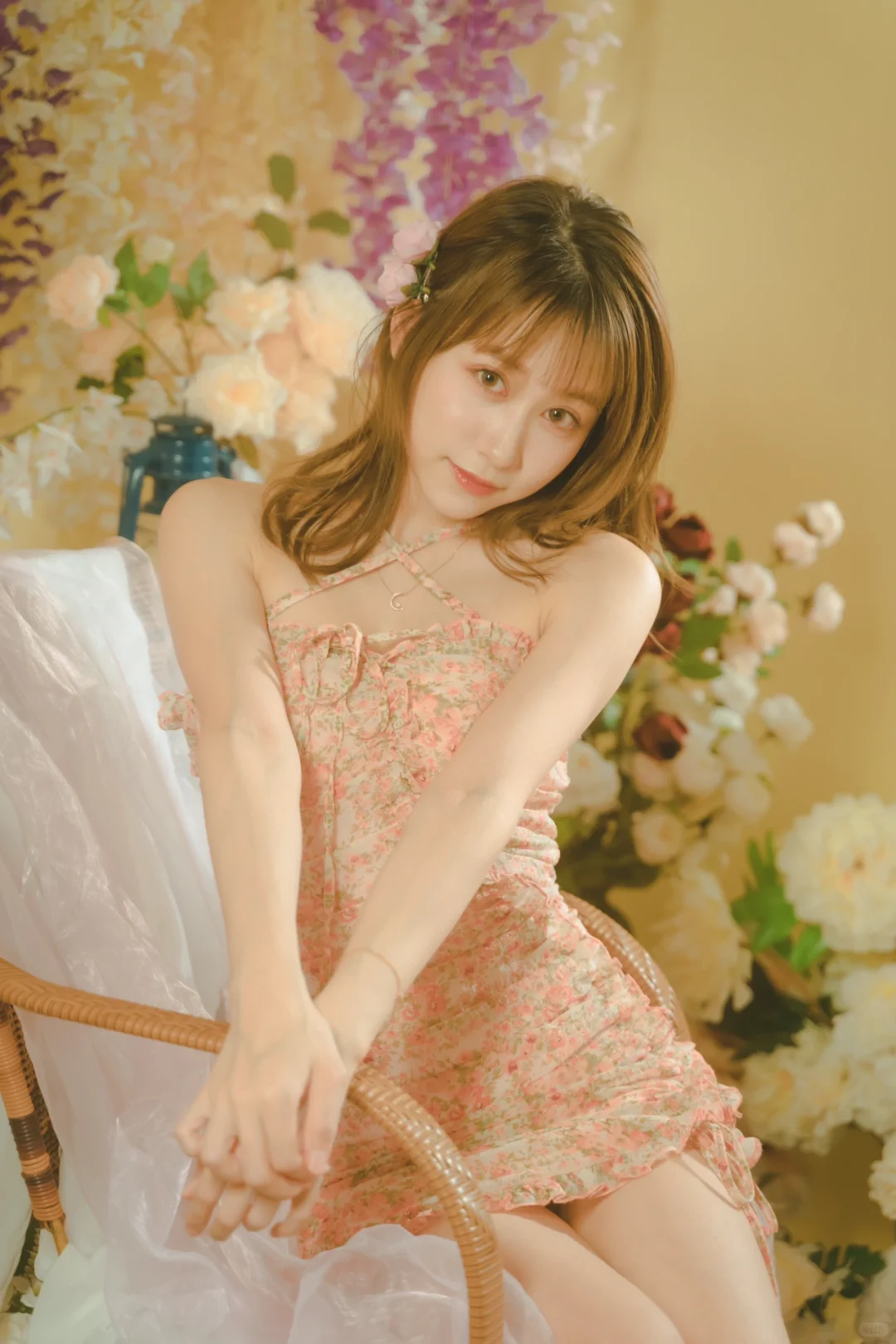 花房里的纯欲轻私房写真💐
