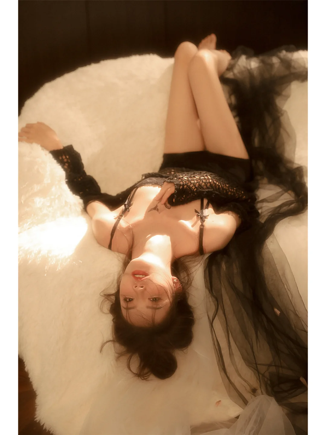 看一眼就沦陷的❗性感轻私发少女写真