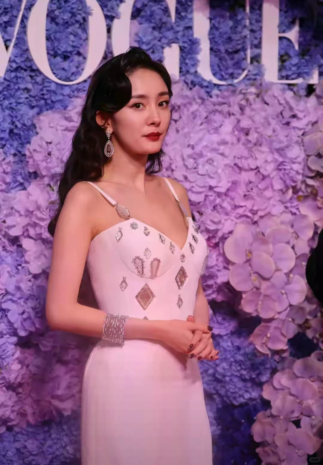 杨幂：这个造型，真的很媚…