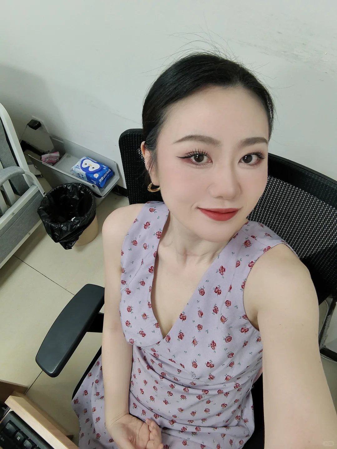 快来欣赏姐姐的美貌！