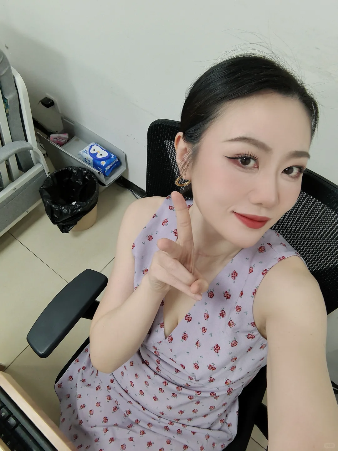 快来欣赏姐姐的美貌！