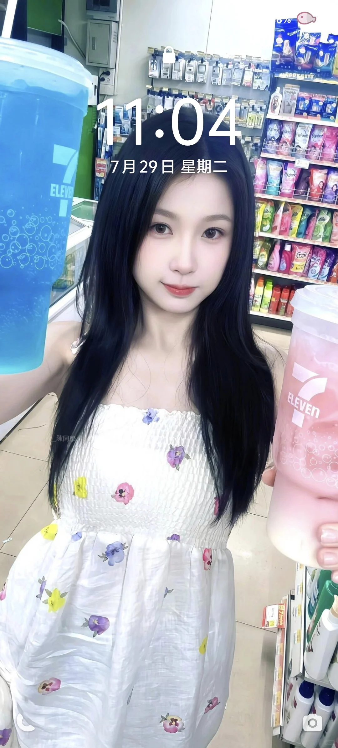 虞书欣白旗袍生图鲨疯！绿纱裙配礁石美到窒
