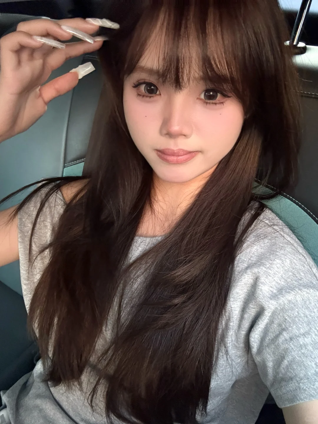 爱臭美一女的