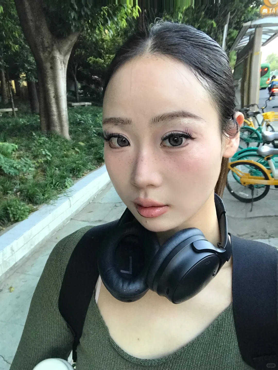 今天妆容：普通但喜欢！