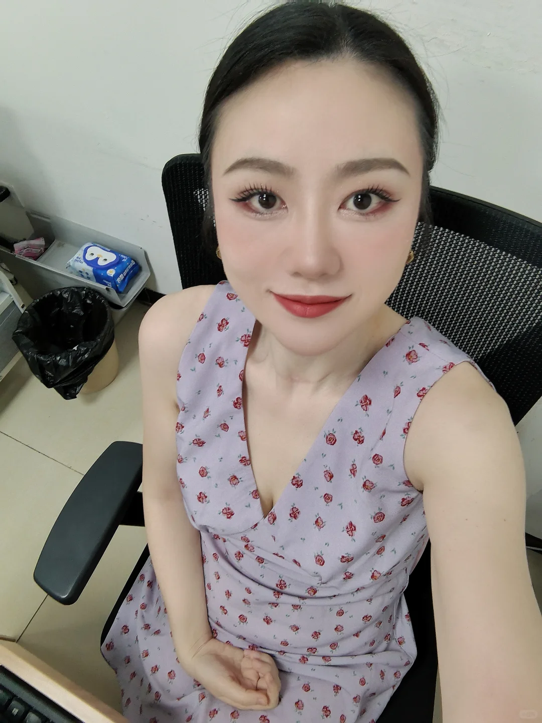 快来欣赏姐姐的美貌！
