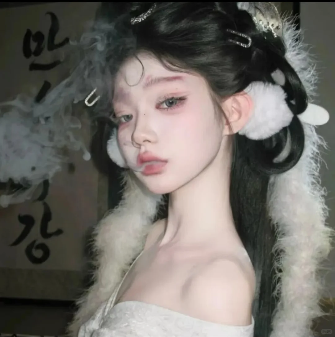 𝙒𝙚𝘾𝙝𝙖𝙩｜白色氛围感女头