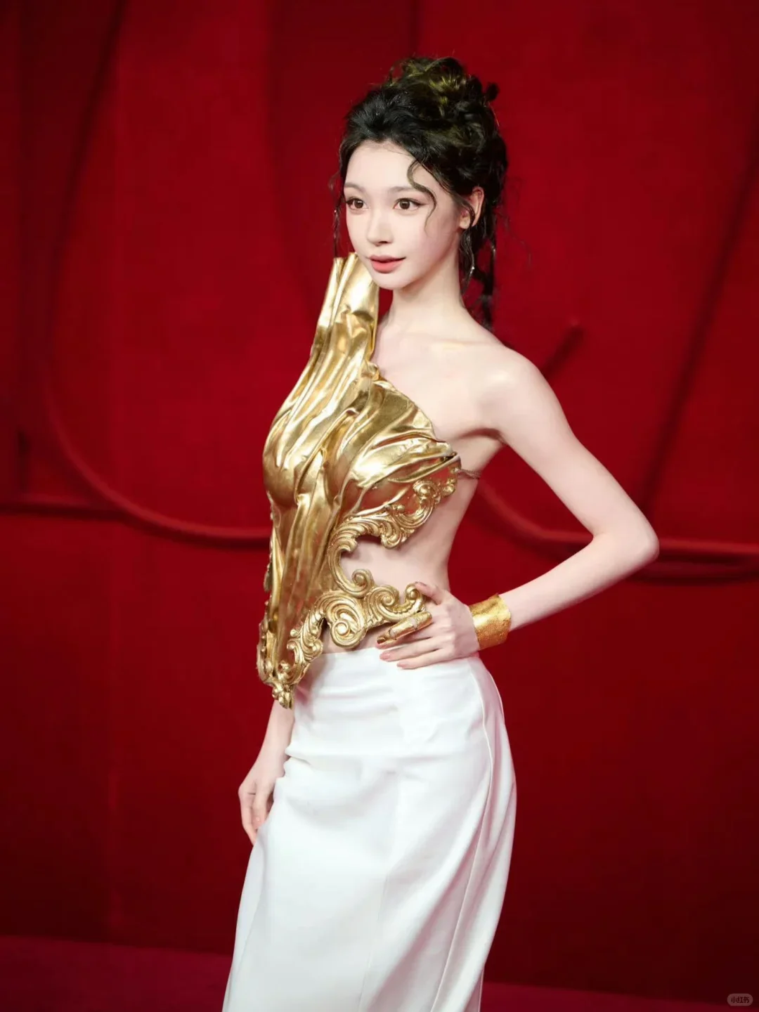 不是,她怎么这么敢穿了...