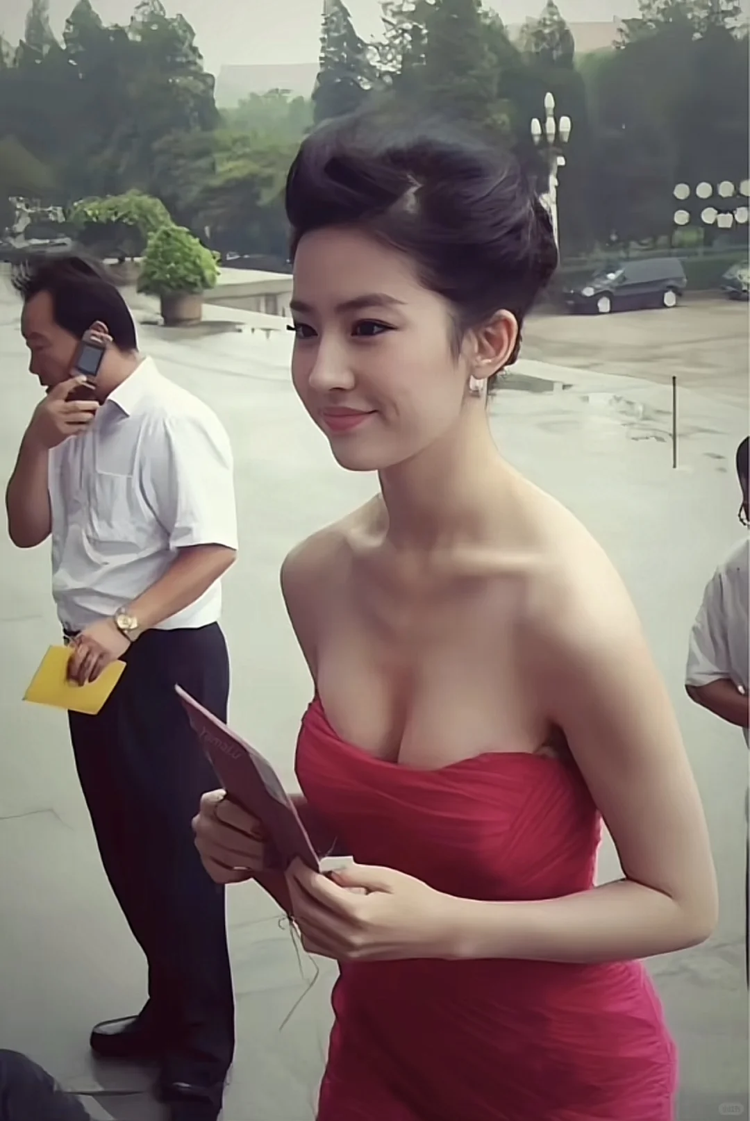 媚而不俗