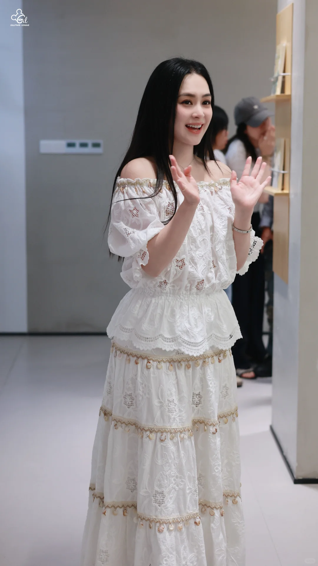你的黑长直女友娇惊喜现身