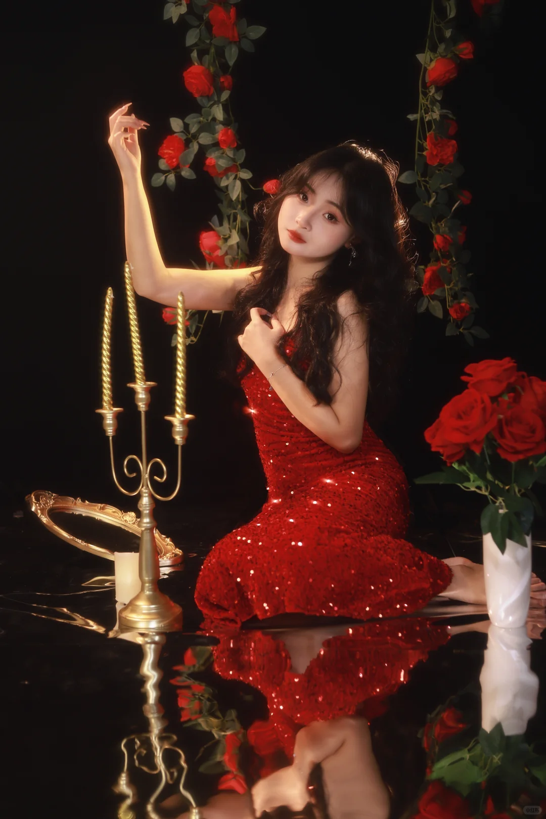 娇艳红玫瑰，这组氛围感写真也太美了吧！