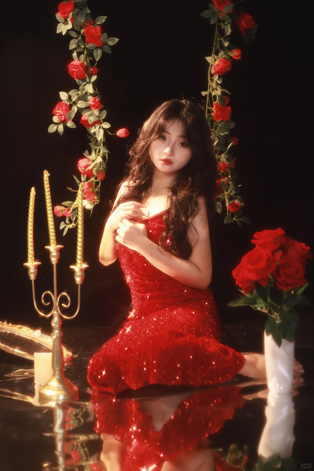 娇艳红玫瑰，这组氛围感写真也太美了吧！
