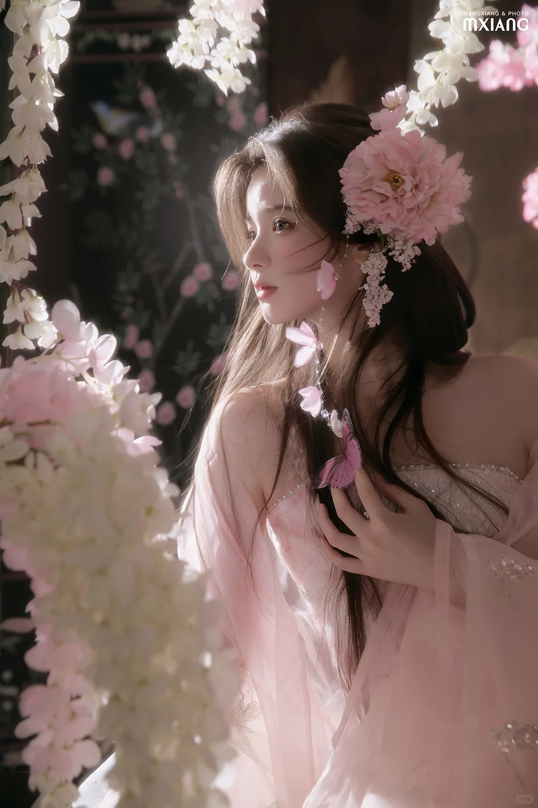 “晴光拂雪，桃映春诗”🌸｜清冷感新中式📷