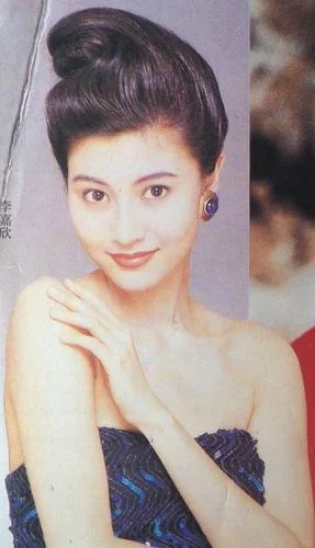 金似衣裳玉似身 艳如桃李灿若霞🌸李嘉欣