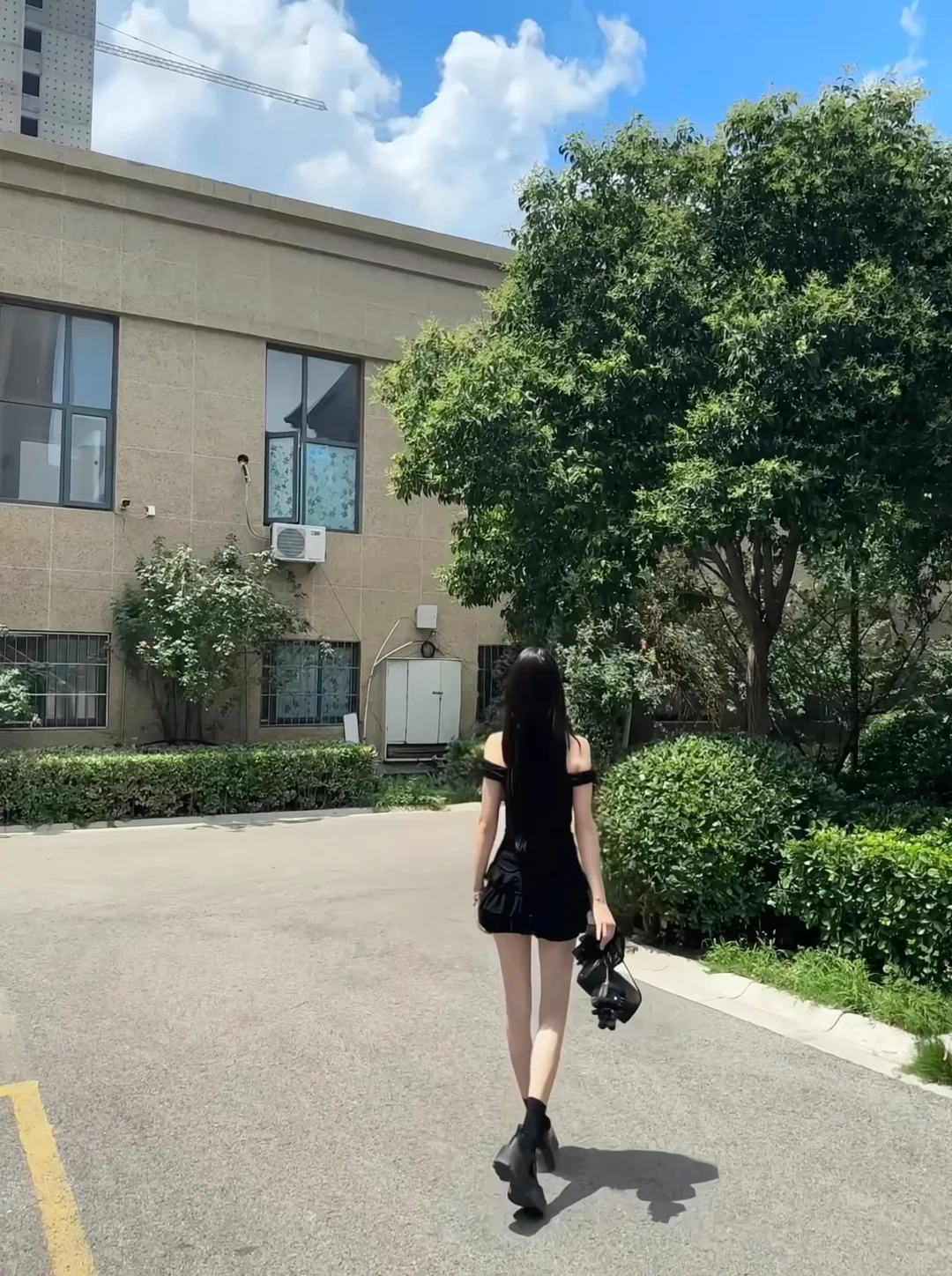 这姐有点装