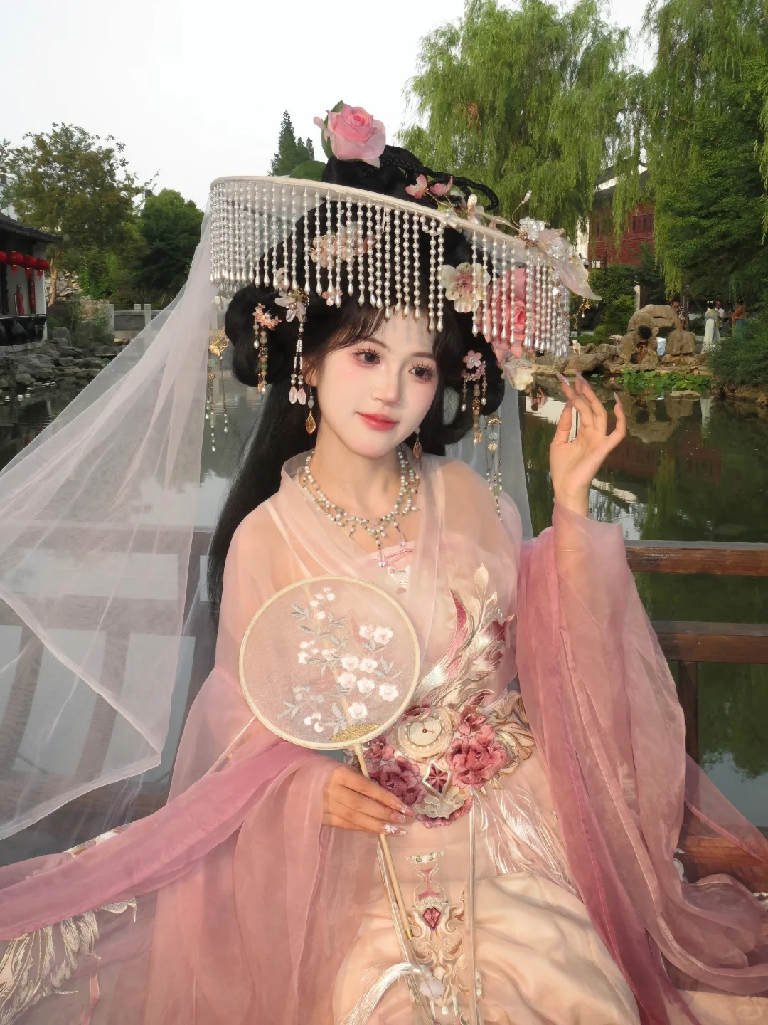 “春知晓梦不觉，恰似你我那年”
