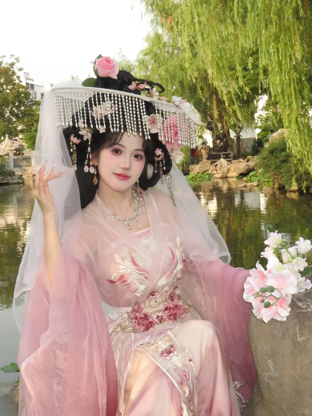 “春知晓梦不觉，恰似你我那年”