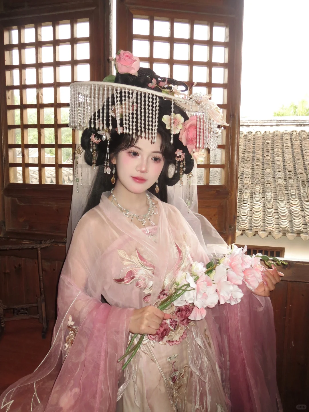 “春知晓梦不觉，恰似你我那年”