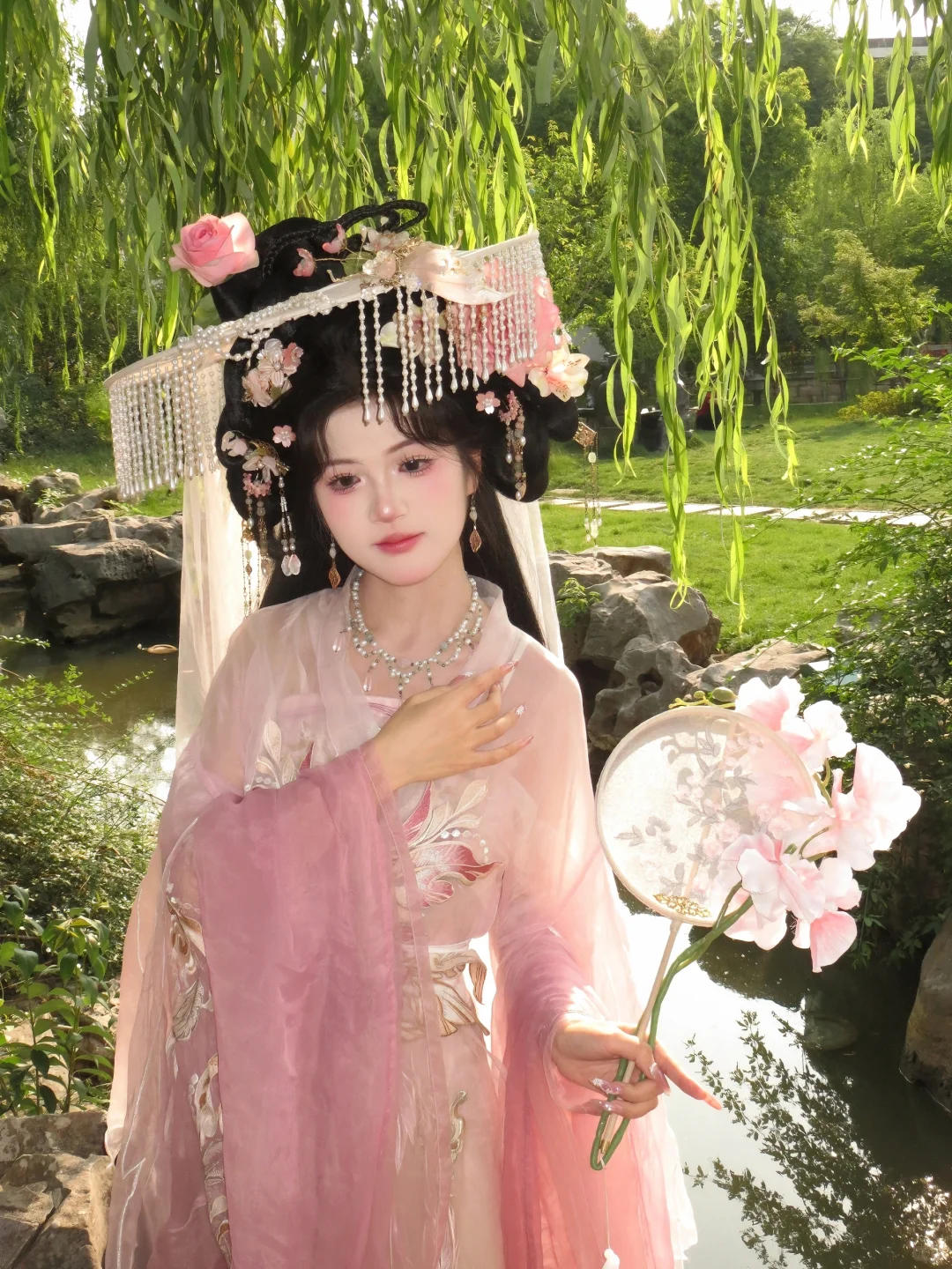 “春知晓梦不觉，恰似你我那年”